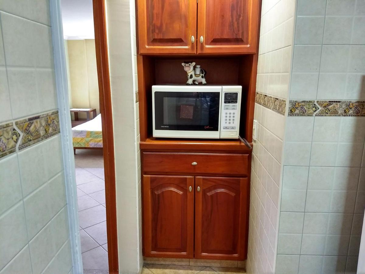 Apartamento Bueno, Bonito, Barato y cerca a El Poblado Medellín Exterior foto