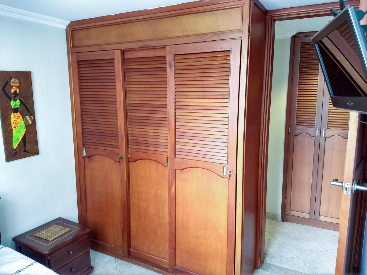 Apartamento Bueno, Bonito, Barato y cerca a El Poblado Medellín Exterior foto