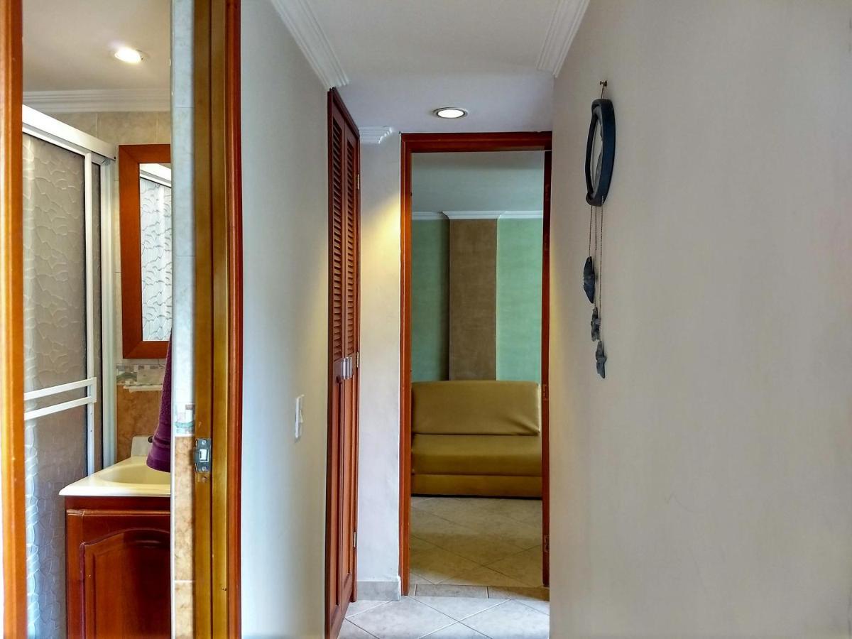 Apartamento Bueno, Bonito, Barato y cerca a El Poblado Medellín Exterior foto