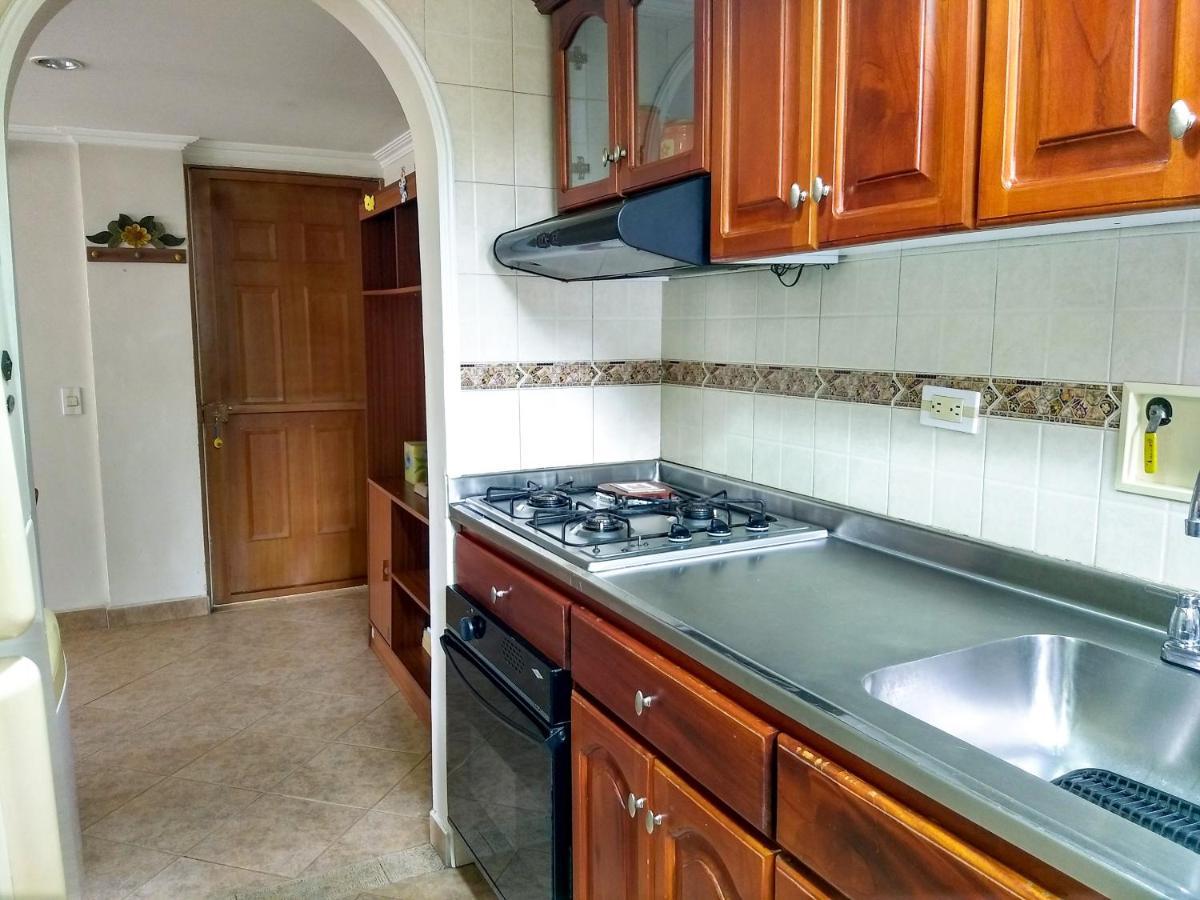 Apartamento Bueno, Bonito, Barato y cerca a El Poblado Medellín Exterior foto