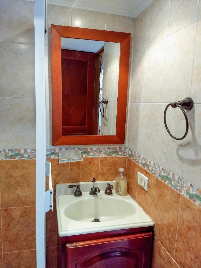 Apartamento Bueno, Bonito, Barato y cerca a El Poblado Medellín Exterior foto