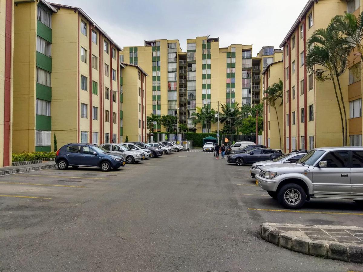 Apartamento Bueno, Bonito, Barato y cerca a El Poblado Medellín Exterior foto