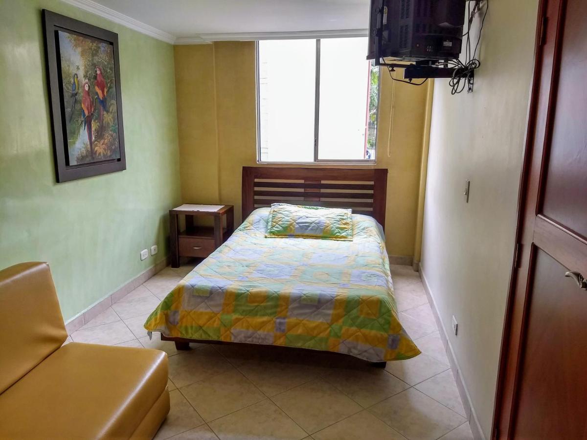 Apartamento Bueno, Bonito, Barato y cerca a El Poblado Medellín Exterior foto